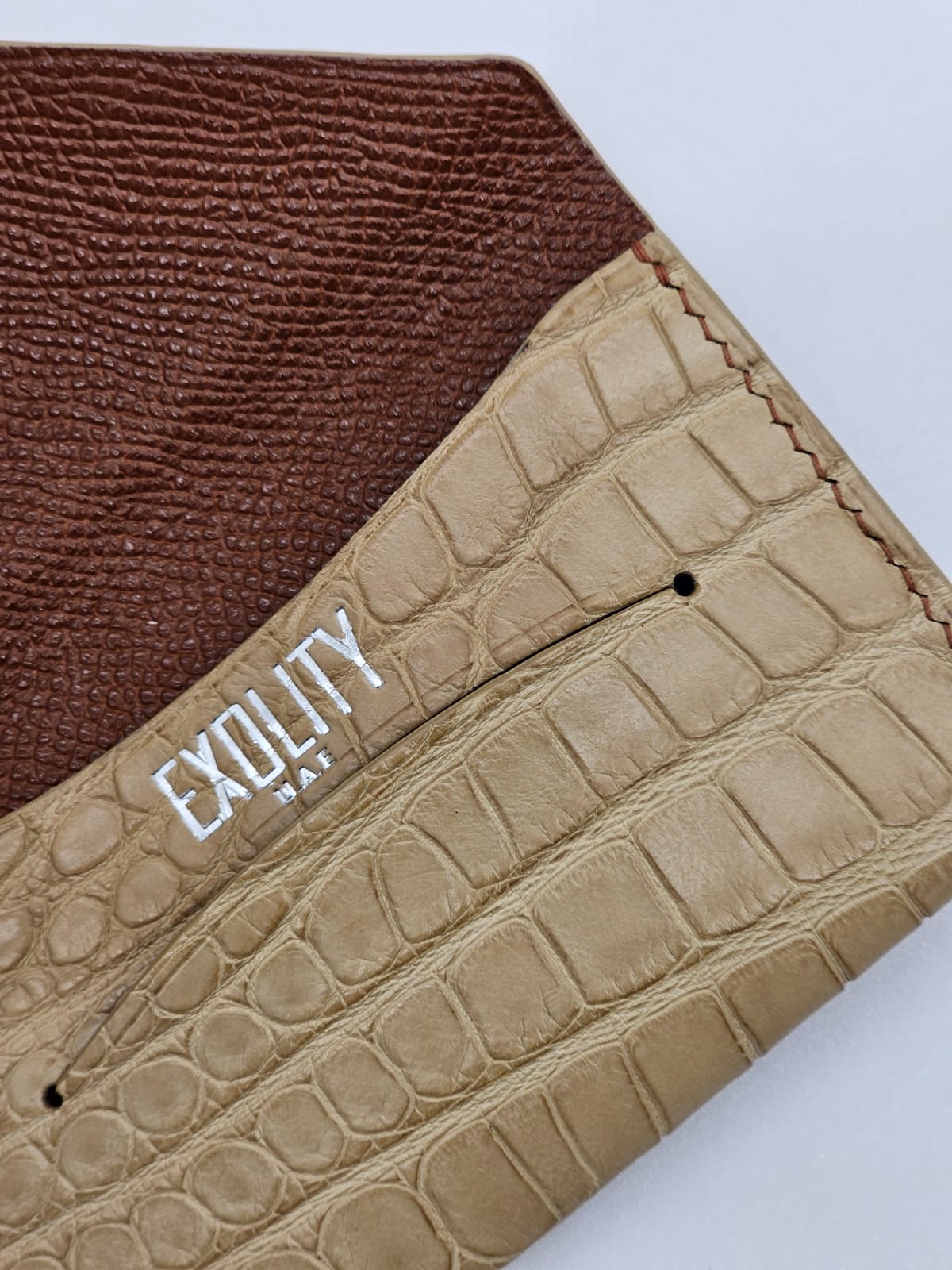 ENVLUTCH CARD HOLDER
